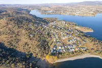 Lake Front Living New and Cosy Seperate Ground Floor Appartment - 4-Star