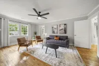 Cozy 2BR Cottage in Downtown Warm Springs (A)