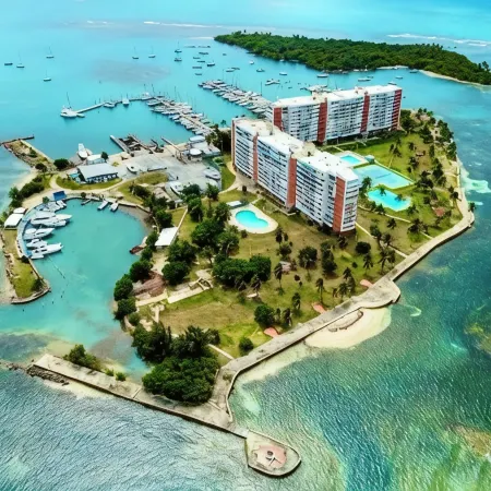 Private Island 1BR Condo with Oceanview, Pool View, 500MB WiFi & A/C