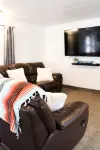 Entire Home- 2 King Beds, Close to Zion, - 3-Star