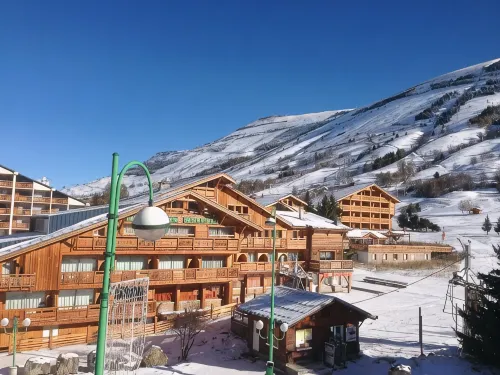 Spacious renovated apartment - 75m², at the foot of the slopes, ideal for families (baby equipment