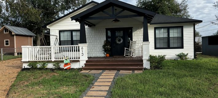 The Piano House, 613 S. Charles St, Bellville, Tx 77418 Hotels in Austin County