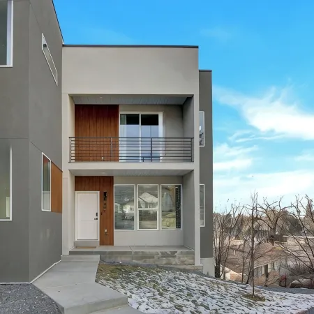3 en-Suite Bedrooms + Office + Movie Lounge