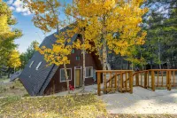 Woodland Park Cabin Getaway: Mtn Views, Scenic Charm, Clouds & Hot Tub Retreat