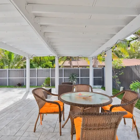 Spacious 4 bedrooms, 2 bathroom house with pool