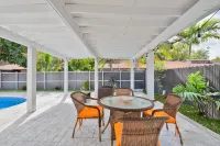 Spacious 4 bedrooms, 2 bathroom house with pool - 수영장