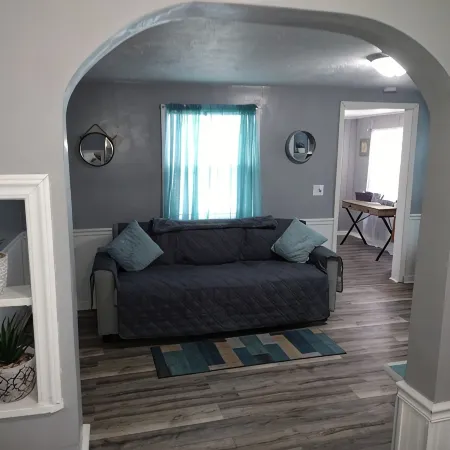 1 bed1 bath house, less than 1mile to Union Hospital