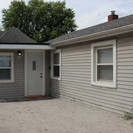 1 bed1 bath house, less than 1mile to Union Hospital