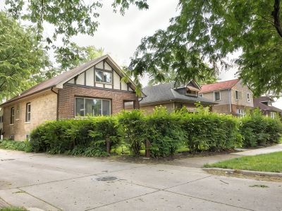Cozy 4-bedroom house in adorable Evanston with WiFi, AC