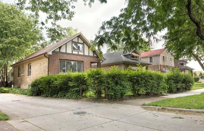 Cozy 4-bedroom house in adorable Evanston with WiFi, AC