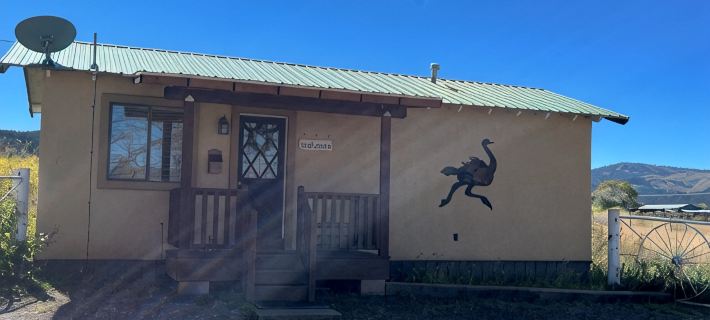 The Ostrich House! Cozy, comfortable and private. Hoteles en Condado de Apache