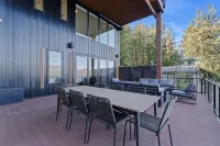 New Modern Luxury Home. Enjoy the Sweeping Lakefront and Mountain View’s. - マウンテンビュー