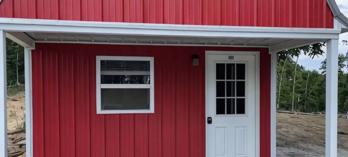 Red cabin close to University of Central Missouri and Whiteman AF Base Hotels in Johnson County