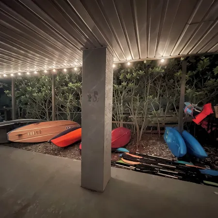 Relax on the beautiful Weeki Wachee River at the charming Seahorse River House!