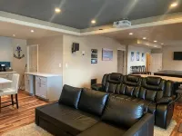 Walkout Basement Apt w/ Waterslide, Hot Tub & More - Homestays