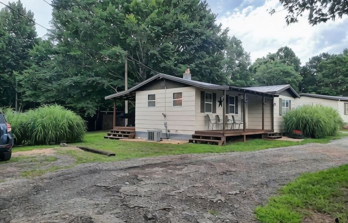 Cozy Country small two bedroom home.
