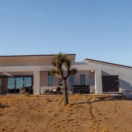 Charming Joshua Tree villa, Pool,Spa, Arcade-Game-Theatre Room, Mins to JT park!