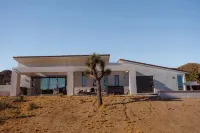 Charming Joshua Tree villa, Pool,Spa, Arcade-Game-Theatre Room, Mins to JT park! - 4성급