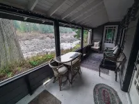 Riverside Mid-Century Cabin with Mountain Views Hotels in Baring