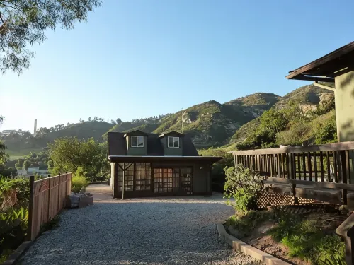 30% OFF! Malibu Serene Cottage w/King Bed • Beach View • BBQ