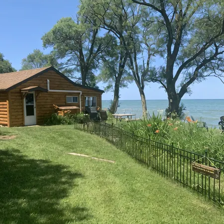 Enjoy the views at this Gorgeous Lakeside Get-away!