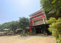 Smaids Room - Airport Shuttle