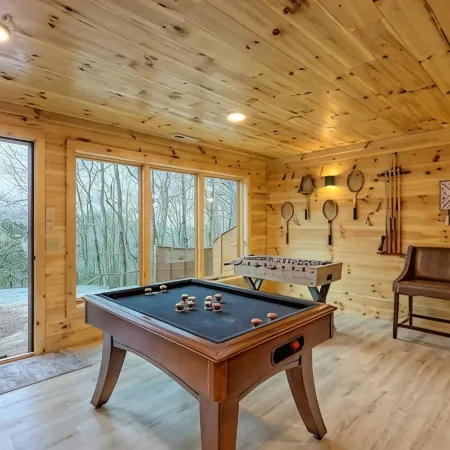 3 Suites with Game/Movie Room & Hot Tub