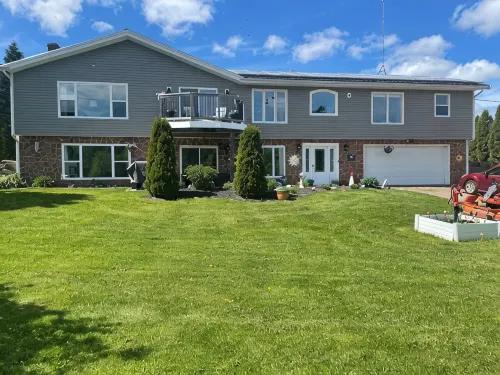 Beautiful, cozy, spacious suite located central PEI. 3 bedrooms 4 beds. - Apartments