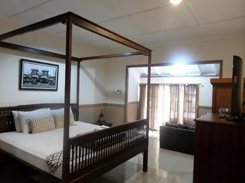 Ndalem Suratin Guesthouse - balcon