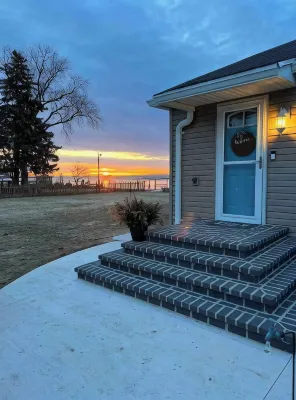 Waterfront Lake House, Kayaks and Large Yard - Kitchens