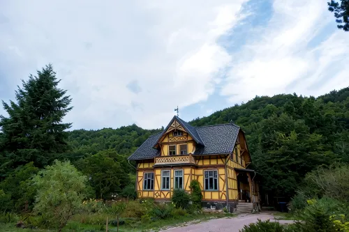 Landhaus Kunterbunt at the forest and river with chicken and sheep in the Thuringian Forest