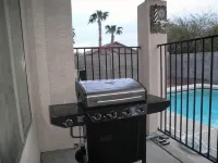 Gorgeous Clean 4 Bedroom Glendale Vacation Home + Wi-Fi - Private Pools