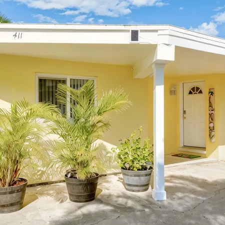 Fiesta Flamingo Cottage Blocks to Beach & River ~ Kayaks and Bikes Provided!