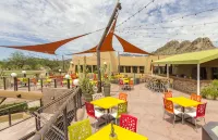 Family-Friendly Luxury ~ Superstition Mtn Desert Escape, No Stairs, New Remodel - 홈스테이