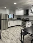 Modern 3 Bedroom 2 Bath Home Centrally Located! - 2-نجوم
