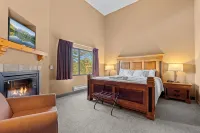 Upscale, Riverview, 3Br, 3BA, 2040SF, Main Floor, 14ft Ceiling - 3-Star