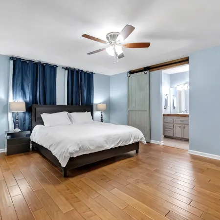 Beautiful Cozy Pool Oasis, 3/2 Heated Pool Home, Fenced, Pet Friendly, King Bed