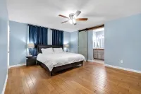 Beautiful Cozy Pool Oasis, 3/2 Heated Pool Home, Fenced, Pet Friendly, King Bed - 4-Star