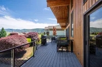 Sunrise Chalet at Wapato Point, Sleeps 12, Half Block to Sandy Beach Waterfront
