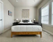 Oceanview Modern - Fireplace - Balcony - 3 Bedroom - 4-Star