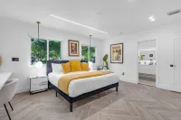 Brickell Miami Luxury Villa - 5 Suites with Private Bathrooms - Pool & Hot Tub