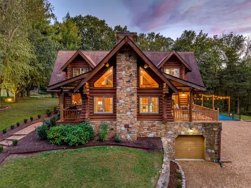 Nashville Lux Lodge• Private Pickleball Ct• Hot Tub• Game Rm Fire Pit• 5Br 5BA - 4-Star