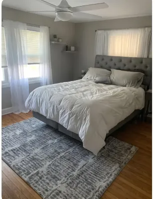 Townhouse Close to Downtown Newport & Beaches - บังกะโล
