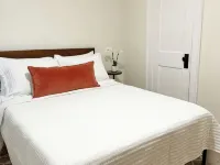Charming 2-bedroom house in Lakewood with WiFi access Hoteles en Lakewood