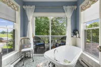 New Hot Tub • 5Br Estate Near Bourbon Trail w/History - 4つ星