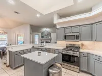 2 minutes from lake, Pickleball, Hot Tub, Pool table! Hoteles en Rowlett