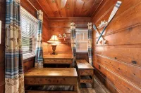 Rustic charm/Cozy comfort-1-bedroom cabin/Ozark view nestled by Bull Shoals Lake