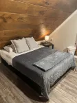 Nash’s cabin in Leitchfield that is Pet Friendly, WIFI, w/ Creek. - 4-Star