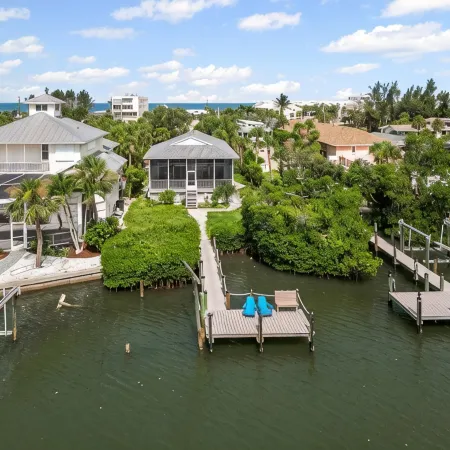 Bayfront House - Private Dock - Sweeping Water Views - Steps to the Beach