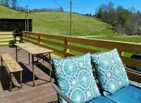 Creekside home with hot tub within 30 mins to Asheville - Wifi